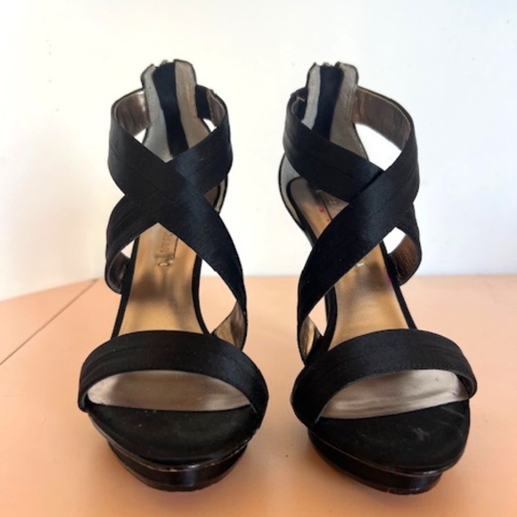 BCBG MAXAZRIA - SERENA 2 DRESS SANDALS - BLACK SATIN - SIZE 6 1/5 - Picture 1 of 8